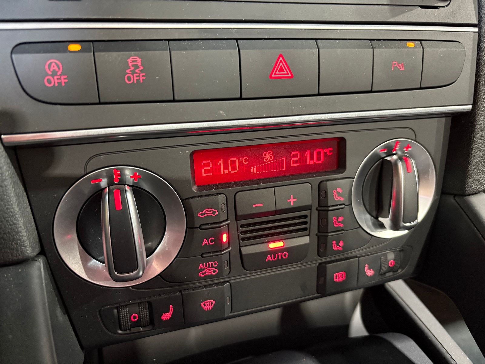 Fahrzeugabbildung Audi A3 Cabriolet Attraction/PDC/SHZ/KLIMA/ALCANTARA