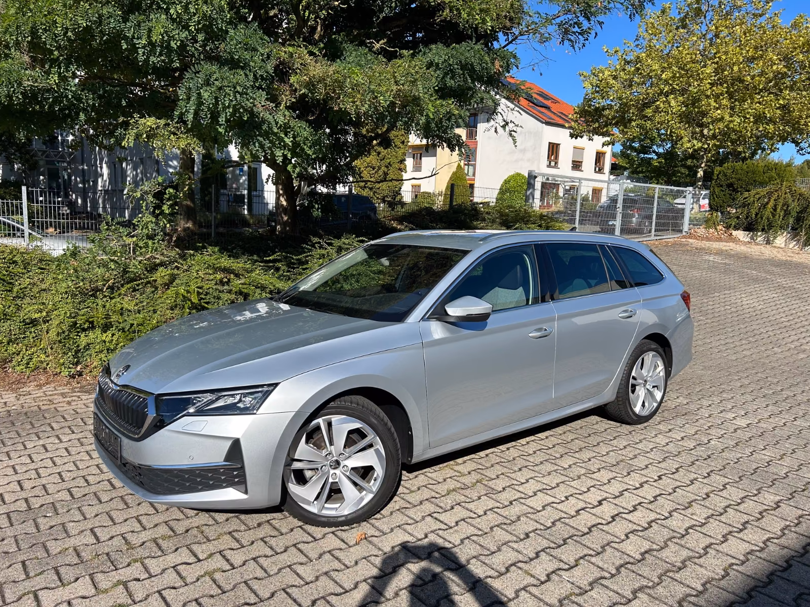 Skoda Octavia Combi 2.0 TDI Selection Neues Modell