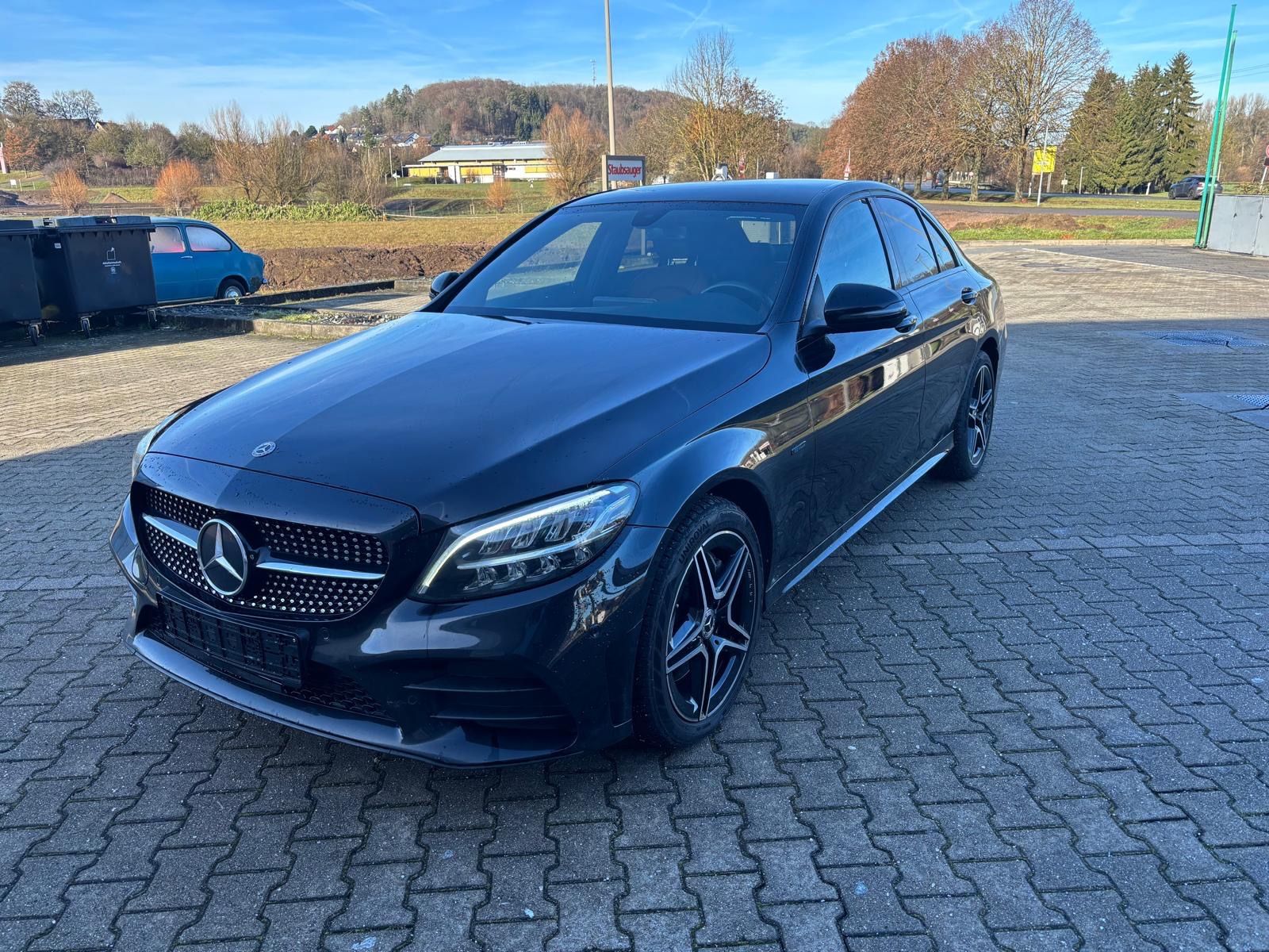MERCEDES-BENZ C 300 de*AMG LINE*