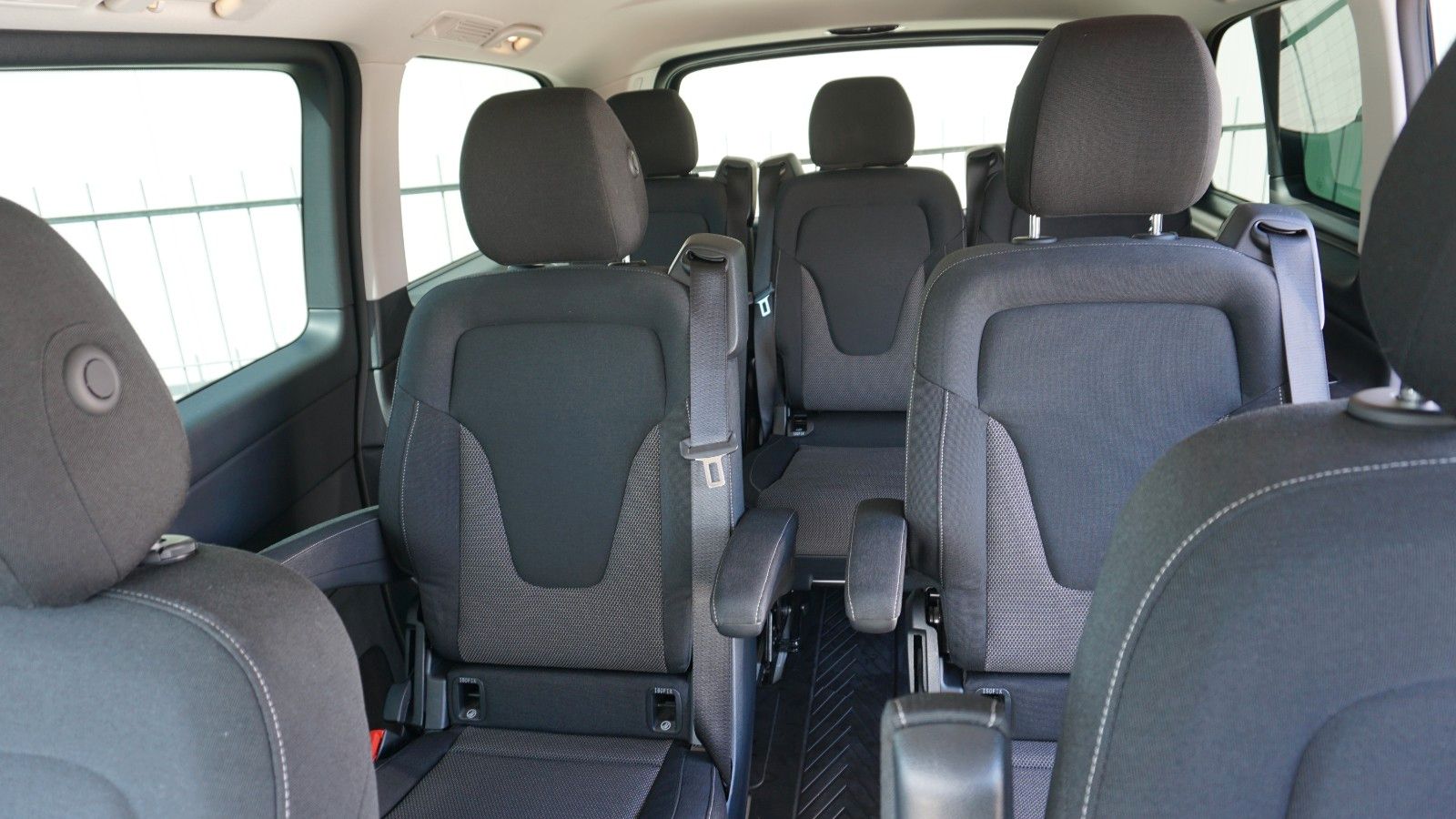 Fahrzeugabbildung Mercedes-Benz V 220d EDITION lang  7 Sitze,Navi,AHK,SR+WR