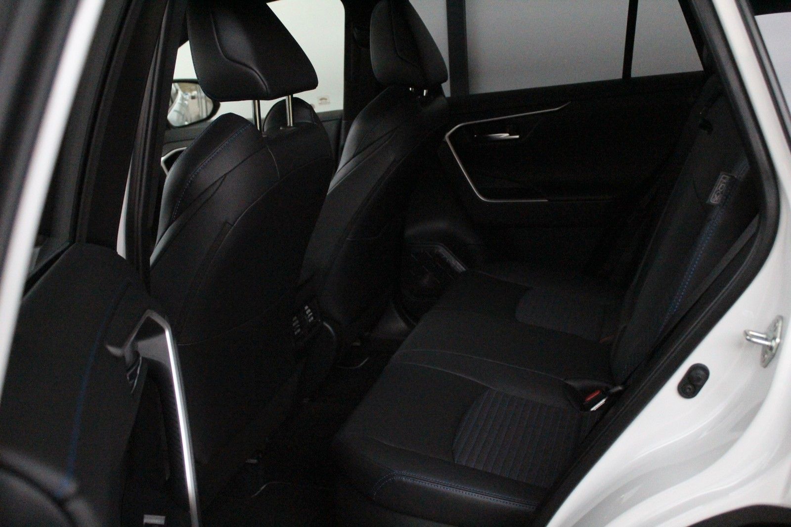 Fahrzeugabbildung Toyota RAV4 Hybrid 4x4 Style Selection+PANO+LED+360°Cam