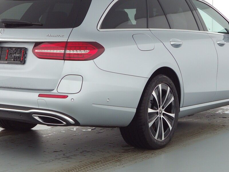 Fahrzeugabbildung Mercedes-Benz E 300 de T 4M DISTR*AHK*PANO*MEMO*360°KAM*MULTIB