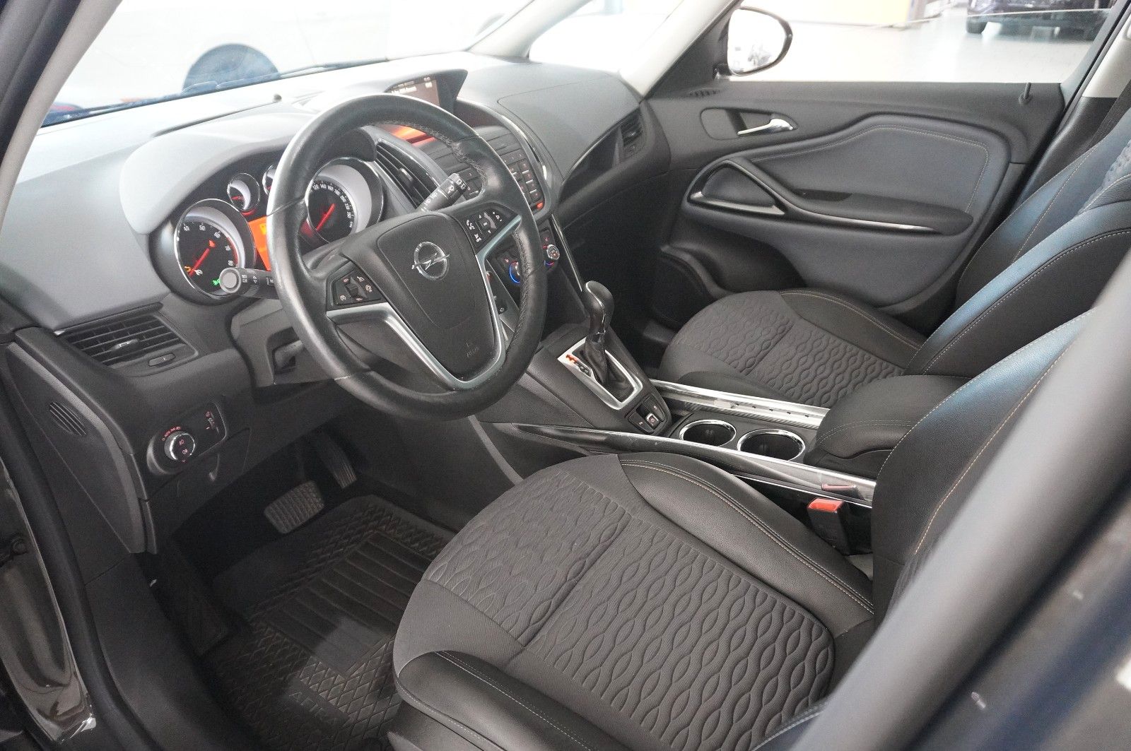Fahrzeugabbildung Opel Zafira C Tourer 1.6T INNOV. 7-SITZ NAVI/SHZ/AHK