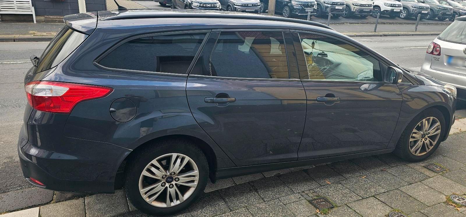 Ford Focus 2011 — engine 116 HP (85kW)