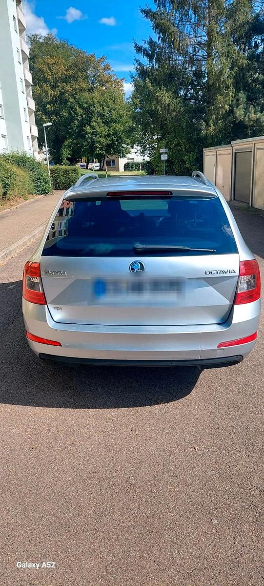 Skoda Octavia 2013 — engine 105 HP (77kW)