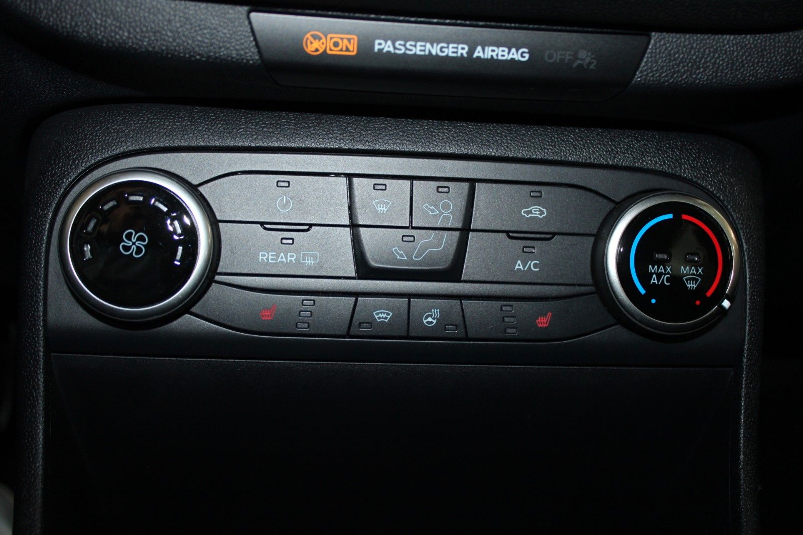 Fahrzeugabbildung Ford Fiesta 1,5 TDCi Cool & Connect 5-T LED WinterP.