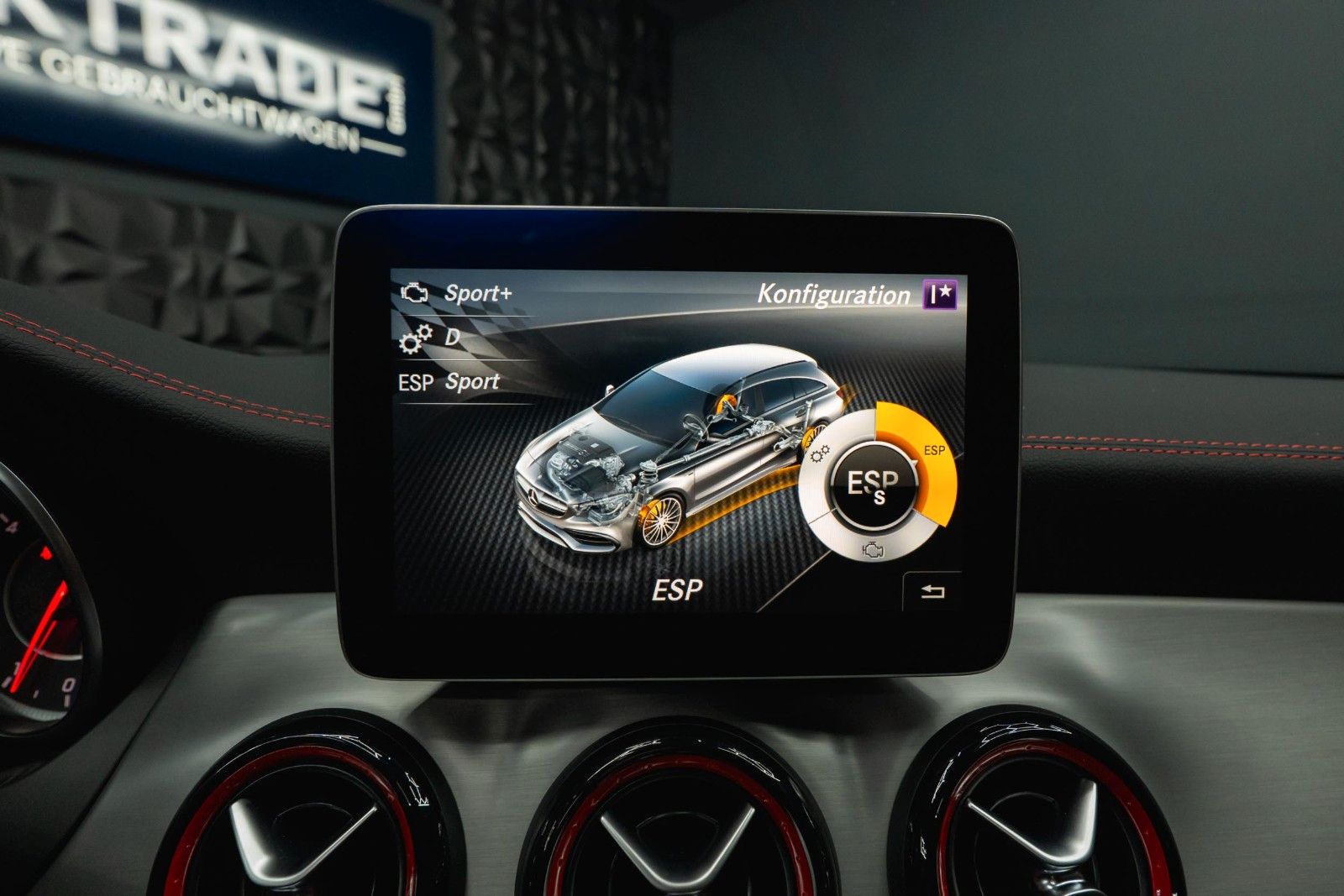 Fahrzeugabbildung Mercedes-Benz CLA 45 AMG 4Matic Performance Night *Pano*LED*