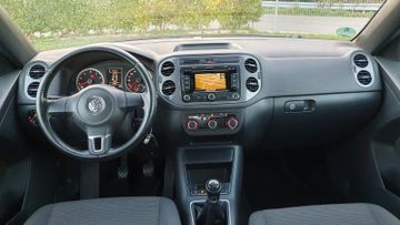Volkswagen Tiguan - 12