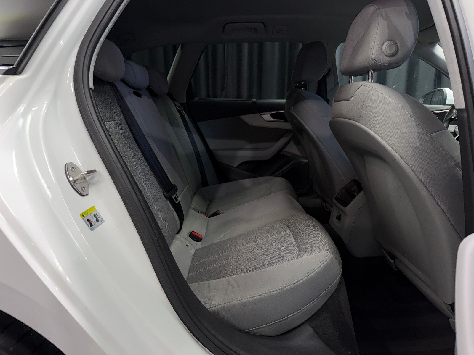 Fahrzeugabbildung Audi A4 Avant 35 TDI advanced|MATRIX|LCI|RF-KAMERA