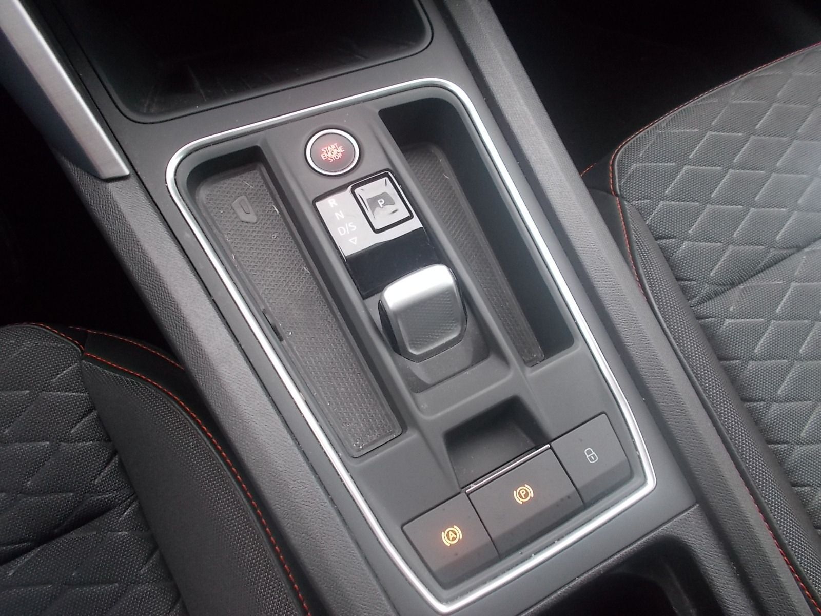 Fahrzeugabbildung SEAT Leon Sportstourer FR 2.0 TDI DSG