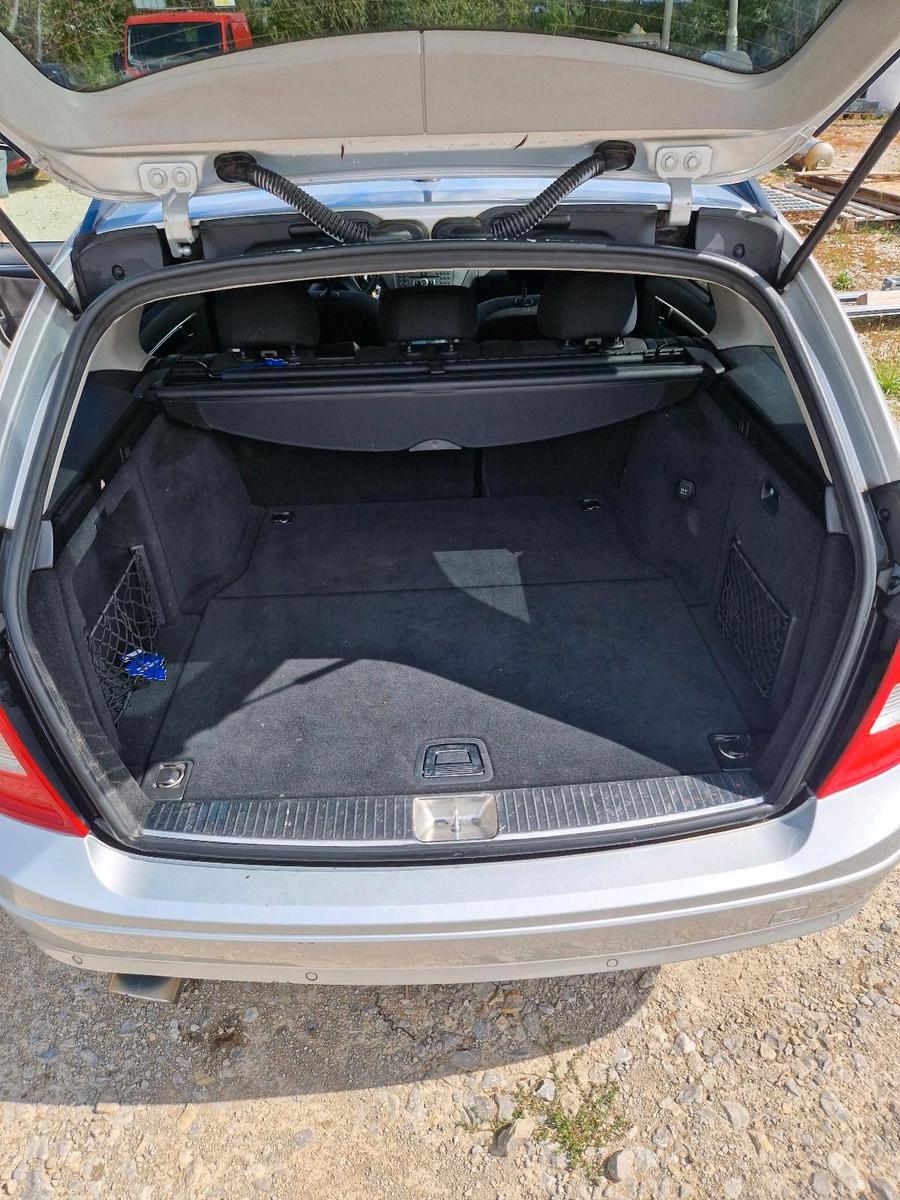 Mercedes-Benz C220 2011 — photo 8