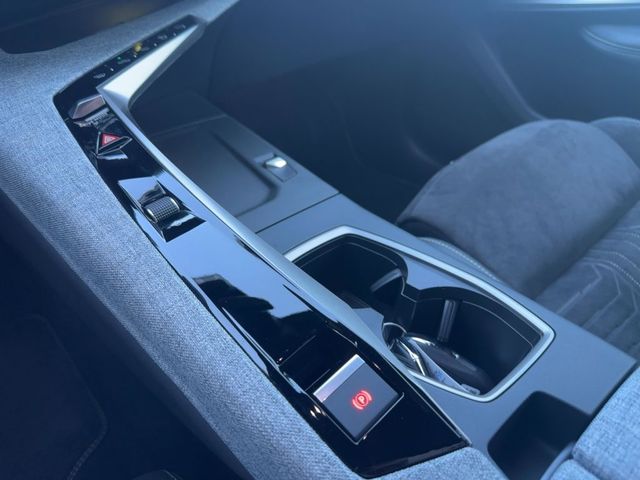 Foto Nummer 22: PEUGEOT 5008