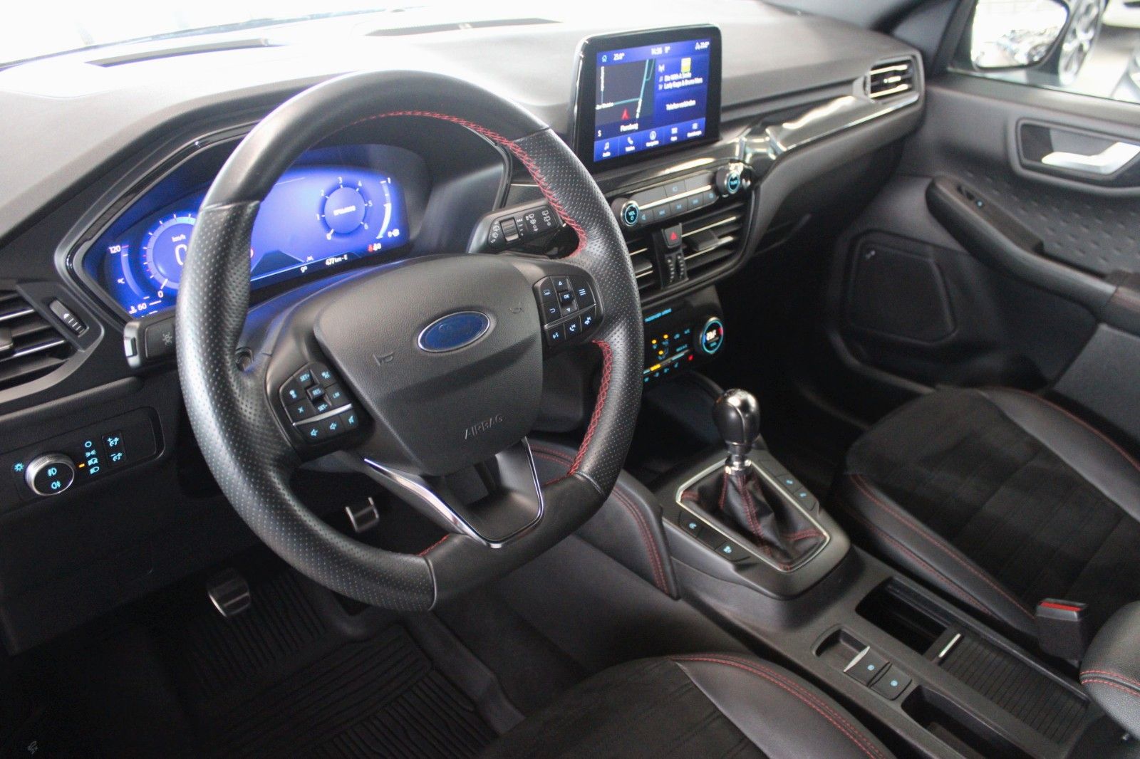 Fahrzeugabbildung Ford Kuga ST-Line X LED AHK ACC HUD 2xCAM WinterPaket