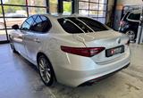 Alfa Romeo Giulia 2.2 JTDM Autom. Super+Navi+Leder+Kam+18" - scheckheftgepflegte Alfa Romeo Giulia