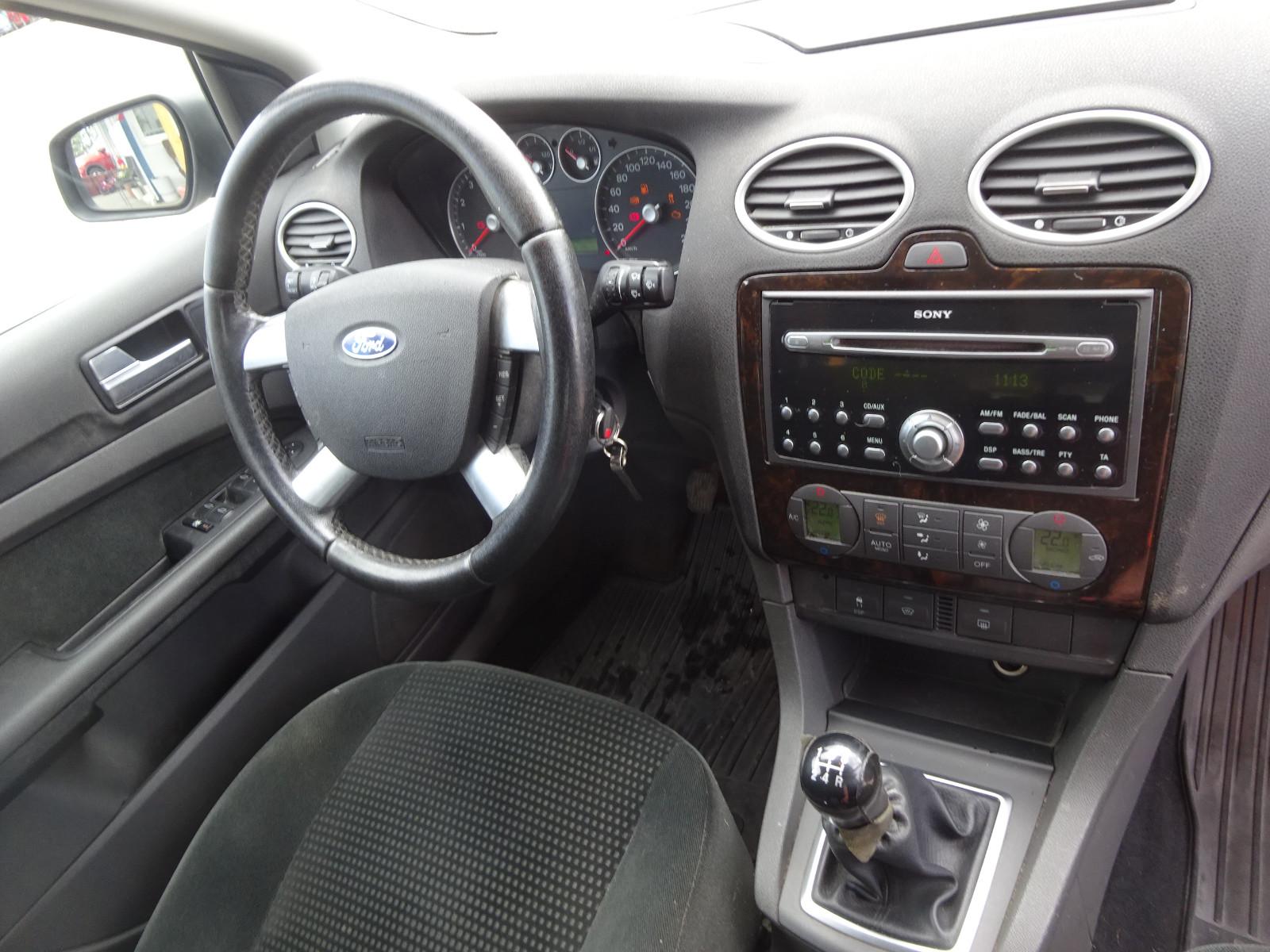 Ford Focus 2005 — photo 12