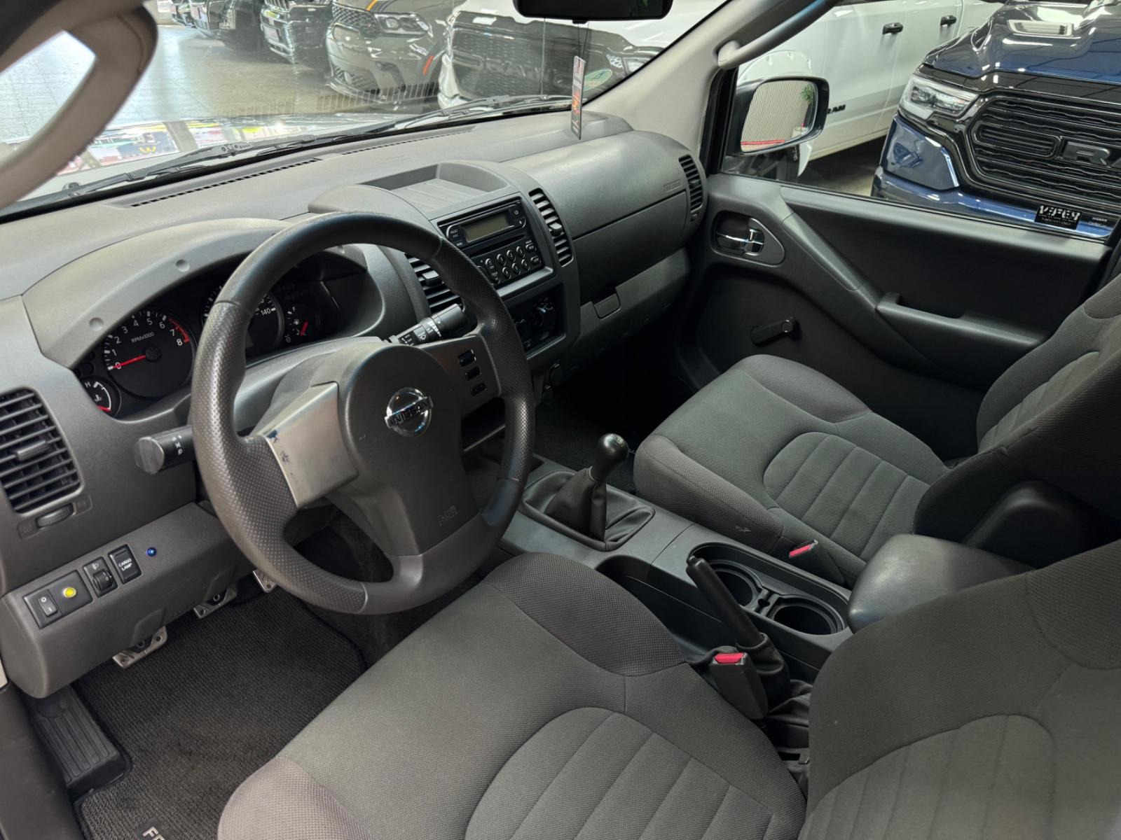 Nissan Frontier 2005 — photo 20