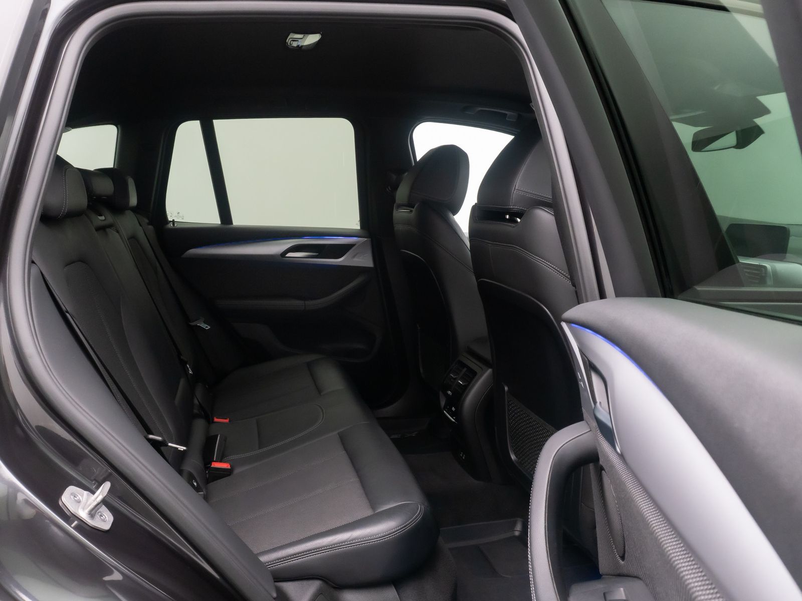 Fahrzeugabbildung BMW X3 xD20d Kamera HUD HiFi AHK Komfort Sport 19"