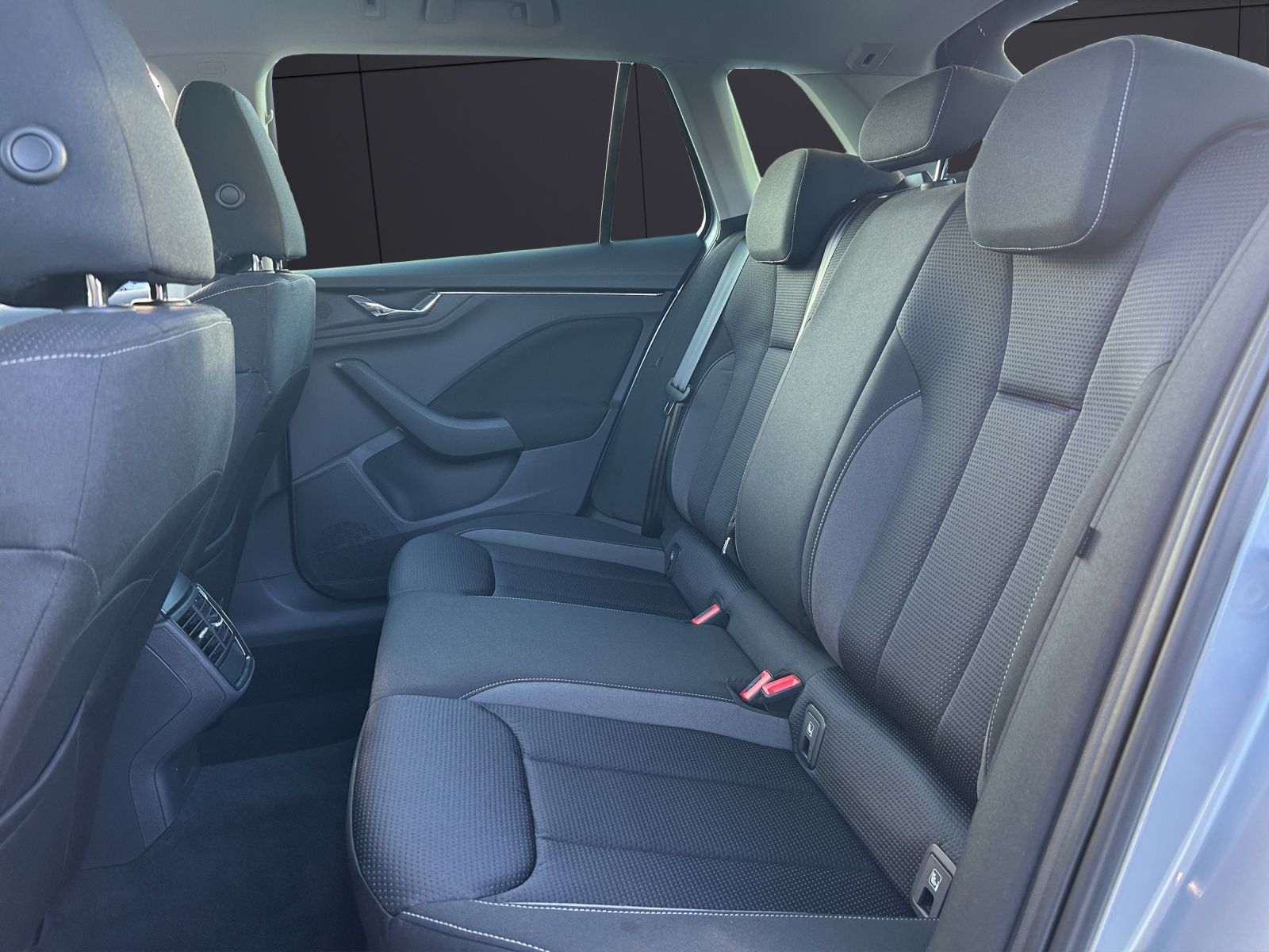 Fahrzeugabbildung SKODA Kamiq TSI Tour DSG LED Navi AID ACC RFK SH