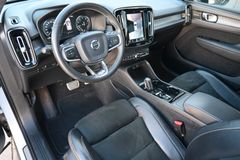 Fahrzeugabbildung Volvo XC40 T5 AWD Autom. R-Design INTRO*PANO*ACC*AHK*