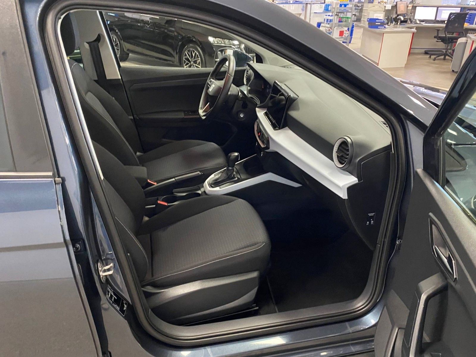 Fahrzeugabbildung SEAT Arona 1.0 TSI STYLE DSG+NAVI+LED+APP+SITZHEIZUNG