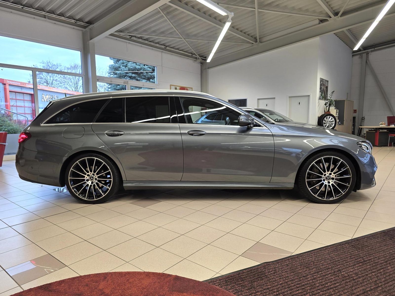 Fahrzeugabbildung Mercedes-Benz E 300 T Automatik AMG Line/20"Alu/Ahk