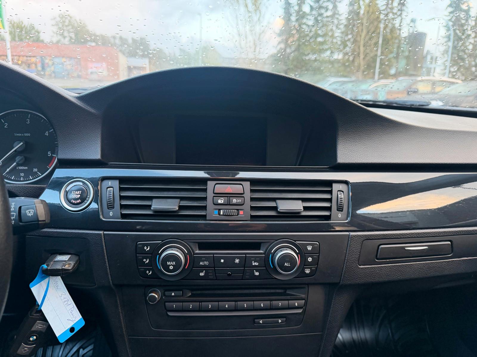 BMW 318 2012 — photo 12