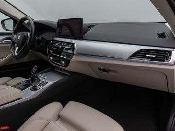 Fahrzeugabbildung BMW 530e Tour HUD Laser Sportsitz Komfortzugang