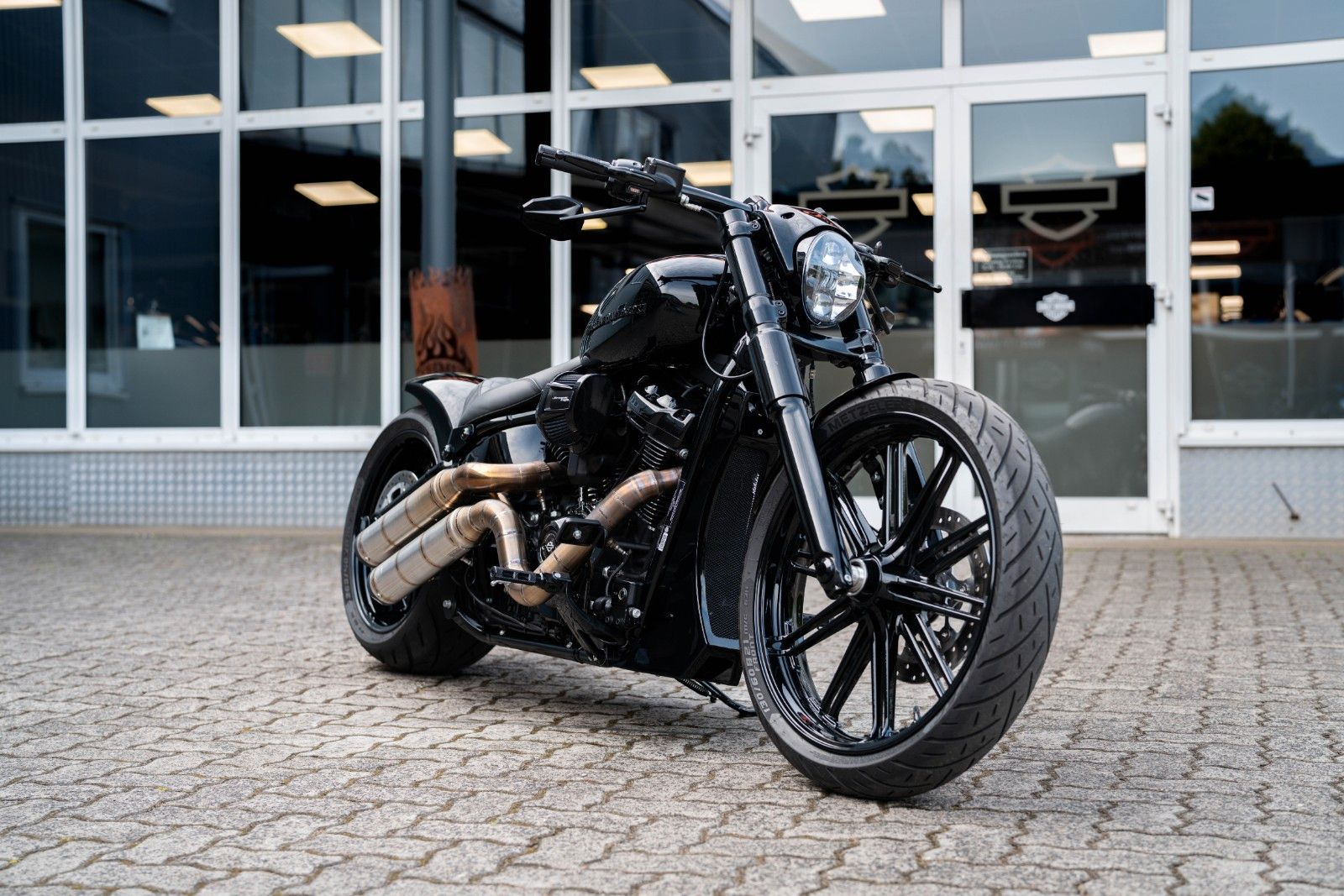 Fahrzeugabbildung Harley-Davidson FXBRS Breakout 114 cui - Kesstech BTC Gangster