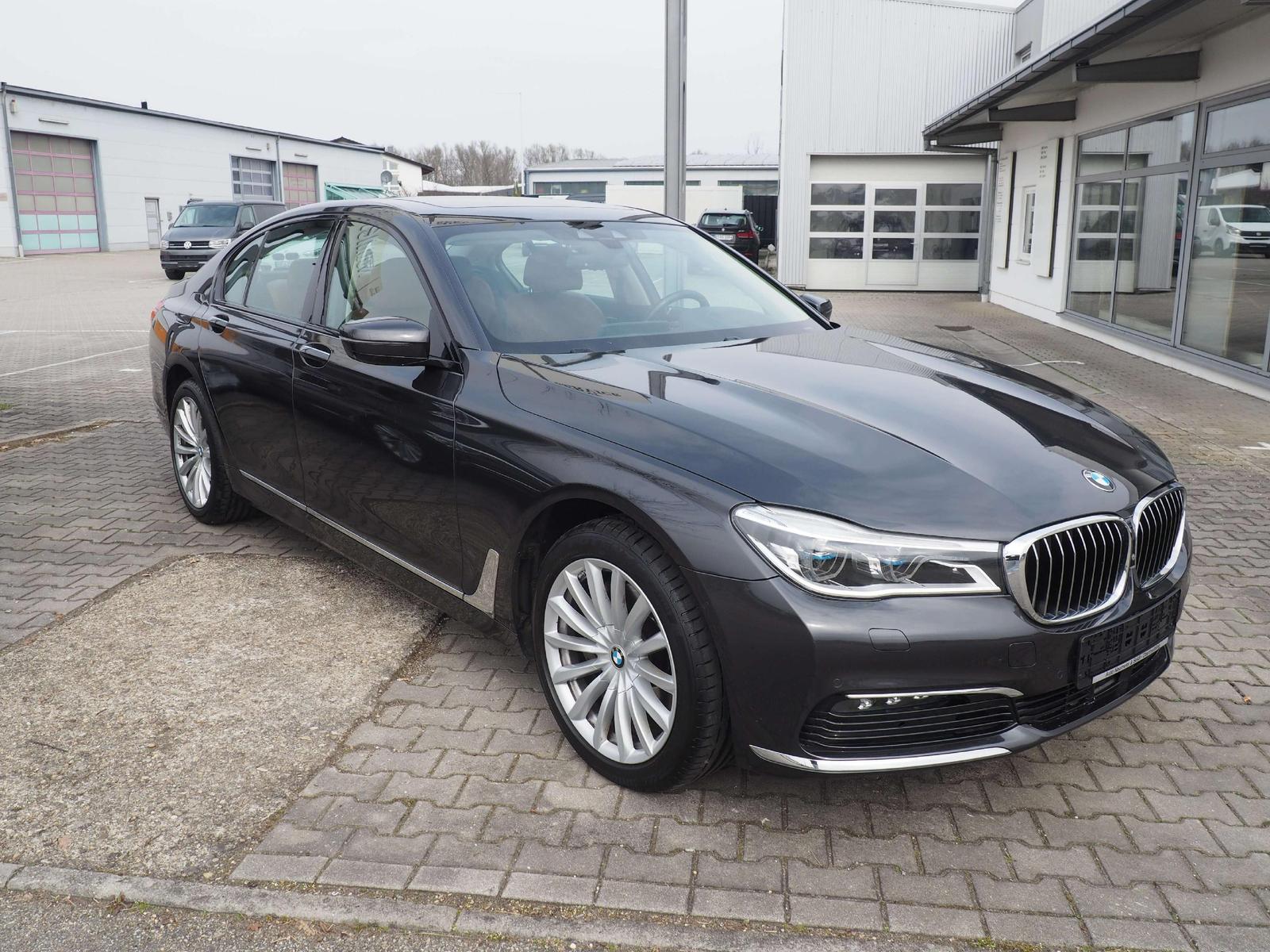 BMW 740 d xDrive*Massage*Sitzbelueft*HUD*Glasdach*La