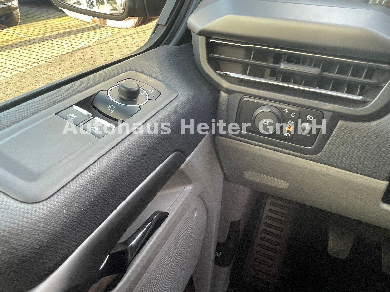Ford Tourneo Custom L1 Titanium/ACC+8.Sitzer+ExDienst foto 17