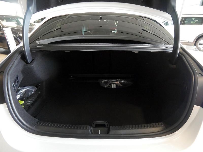 Mercedes-Benz E 220 d Limousine AMG NIGHT MEMO 360 DISTR SPUR
