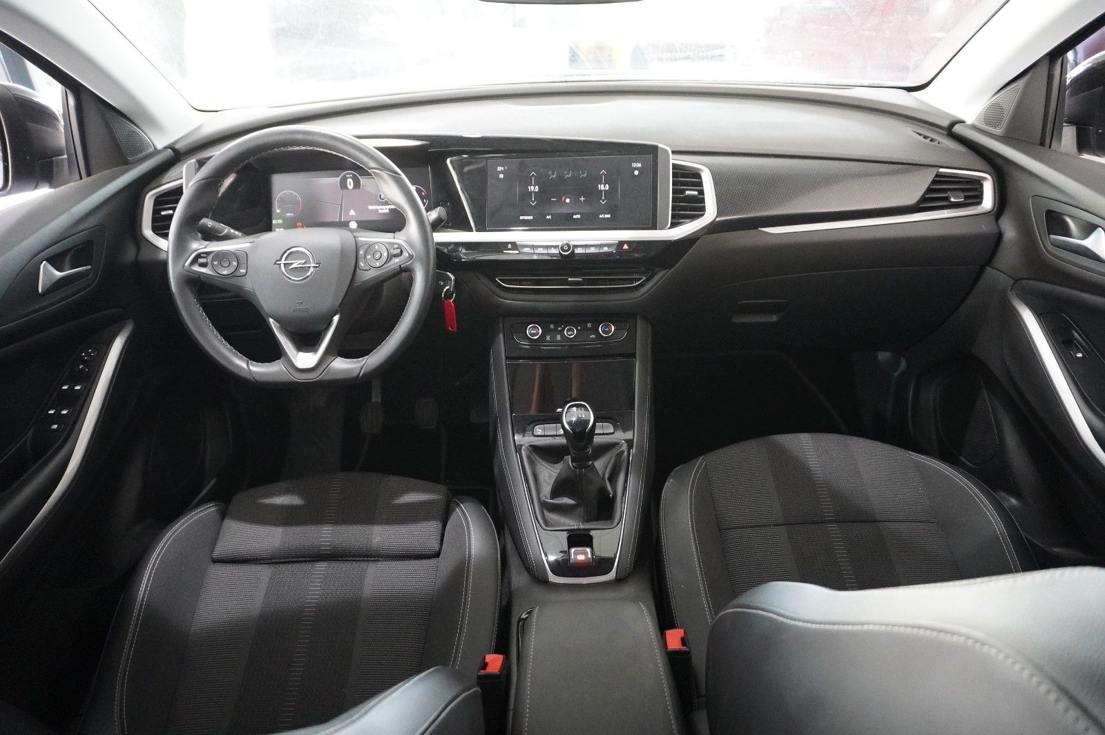 Fahrzeugabbildung Opel Grandland (X) 1.2T GS SPORT NAVI/LED/VIRT./DAB+
