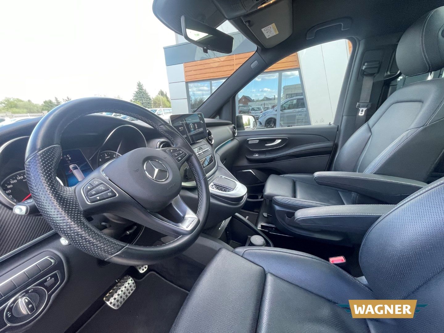 Fahrzeugabbildung Mercedes-Benz V 250 d AVANTGARDE AMG EDITION lang Night Paket
