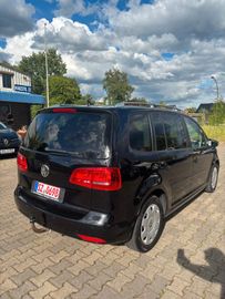 Volkswagen Touran - 4