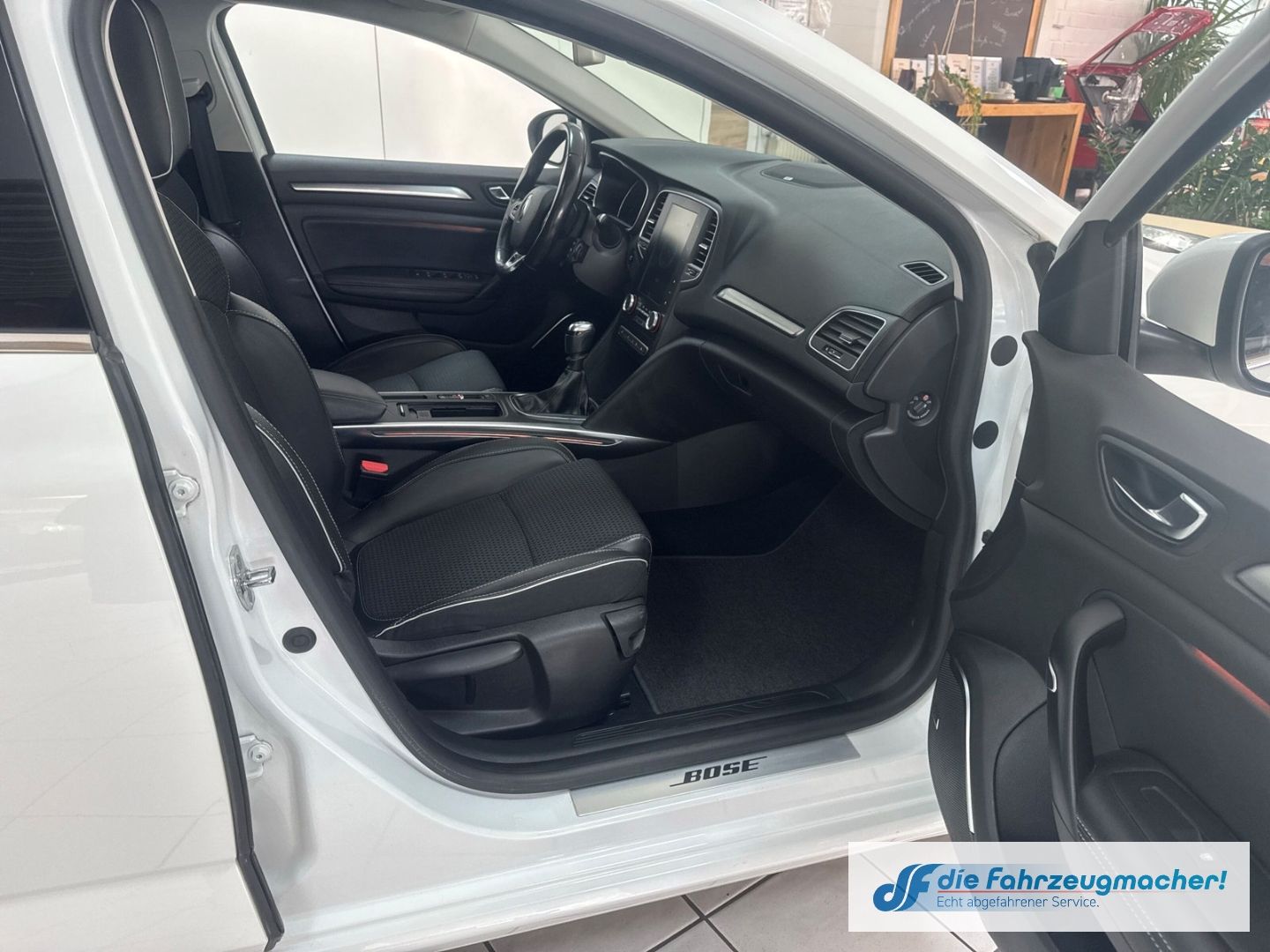 Fahrzeugabbildung Renault Megane IV Grandtour BOSE-Edition 1.2 TCe 130 Ene