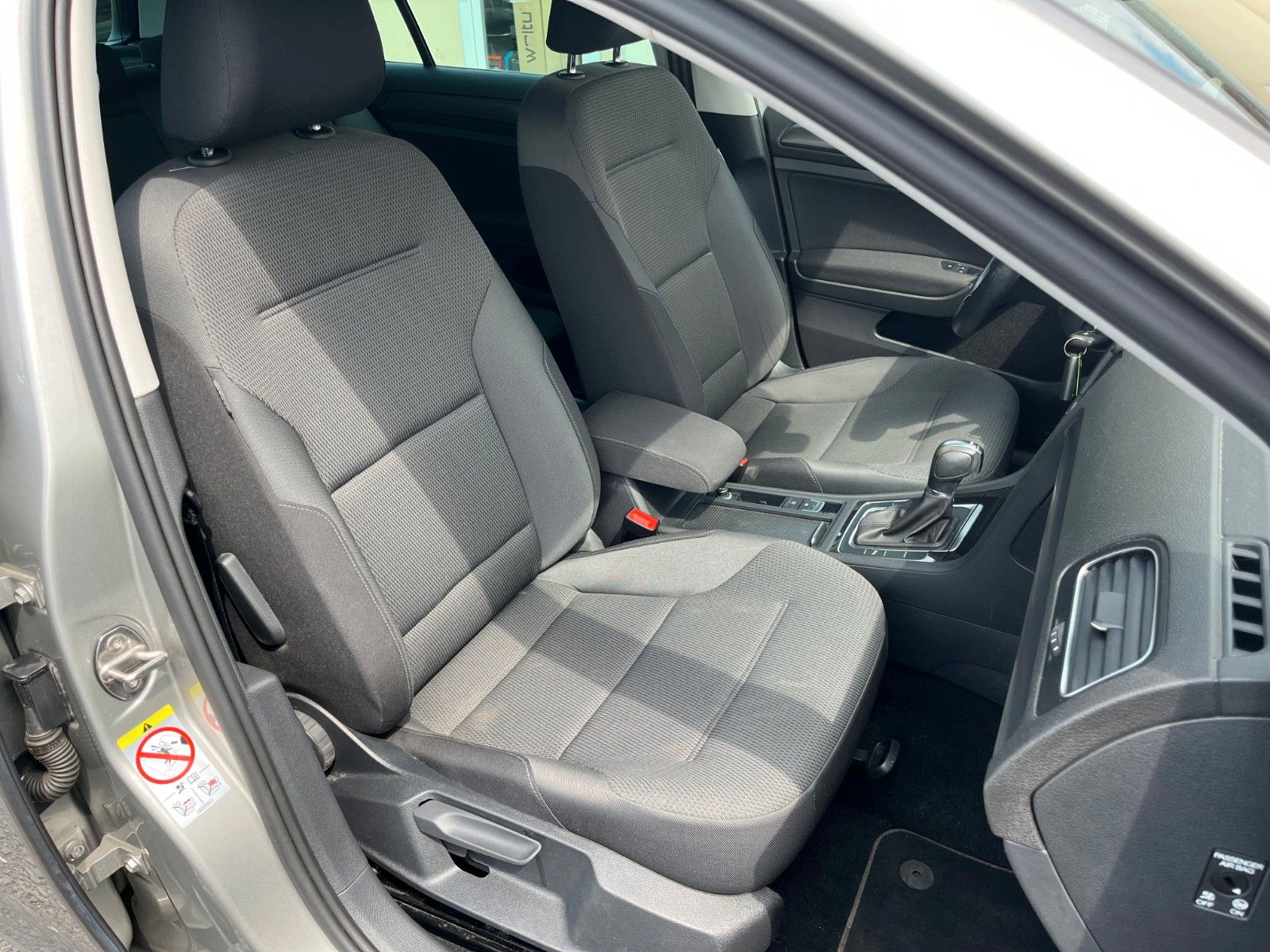 Fahrzeugabbildung Volkswagen Golf VII 1.0 Lim. Comfortline DSG Navi PDC 1.HD