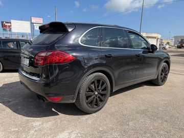 Porsche Cayenne - 5