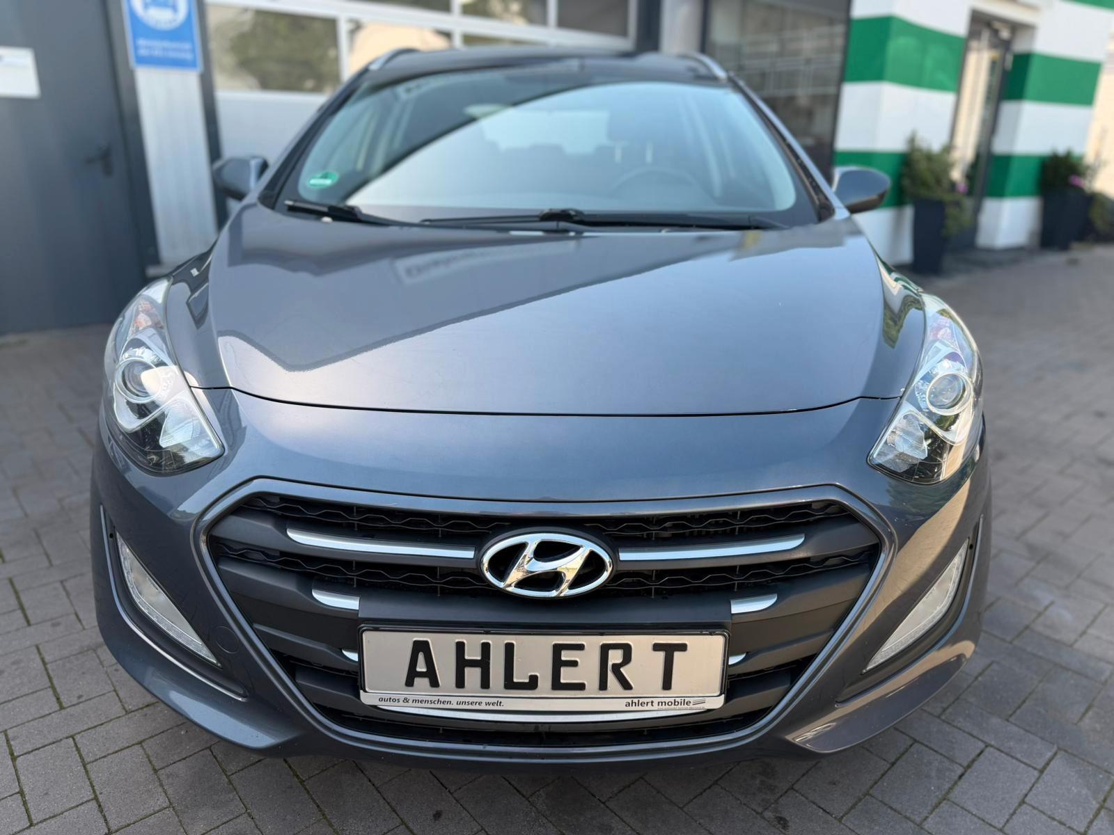 Hyundai i30 blue 1.6 CRDi 81kW Classic