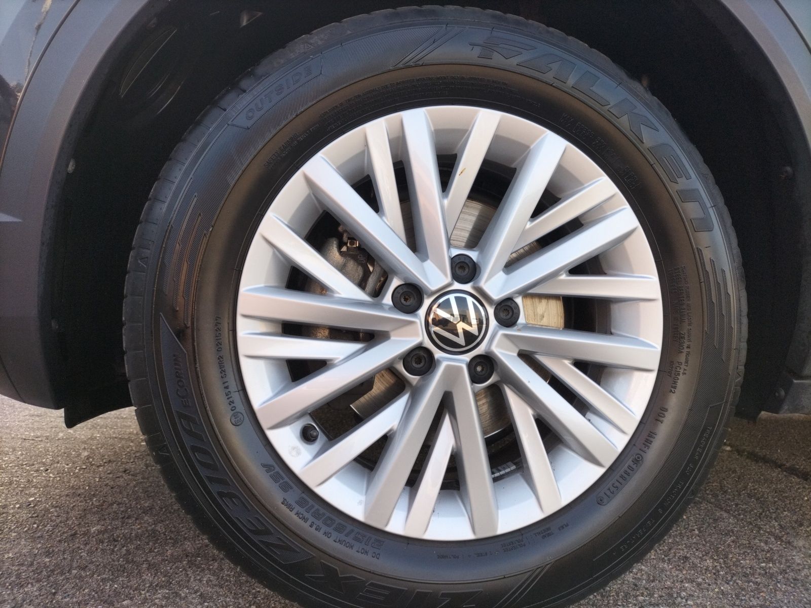 Fahrzeugabbildung Volkswagen T-Roc TSI AHK SHZ Klima WeConnect DAB+