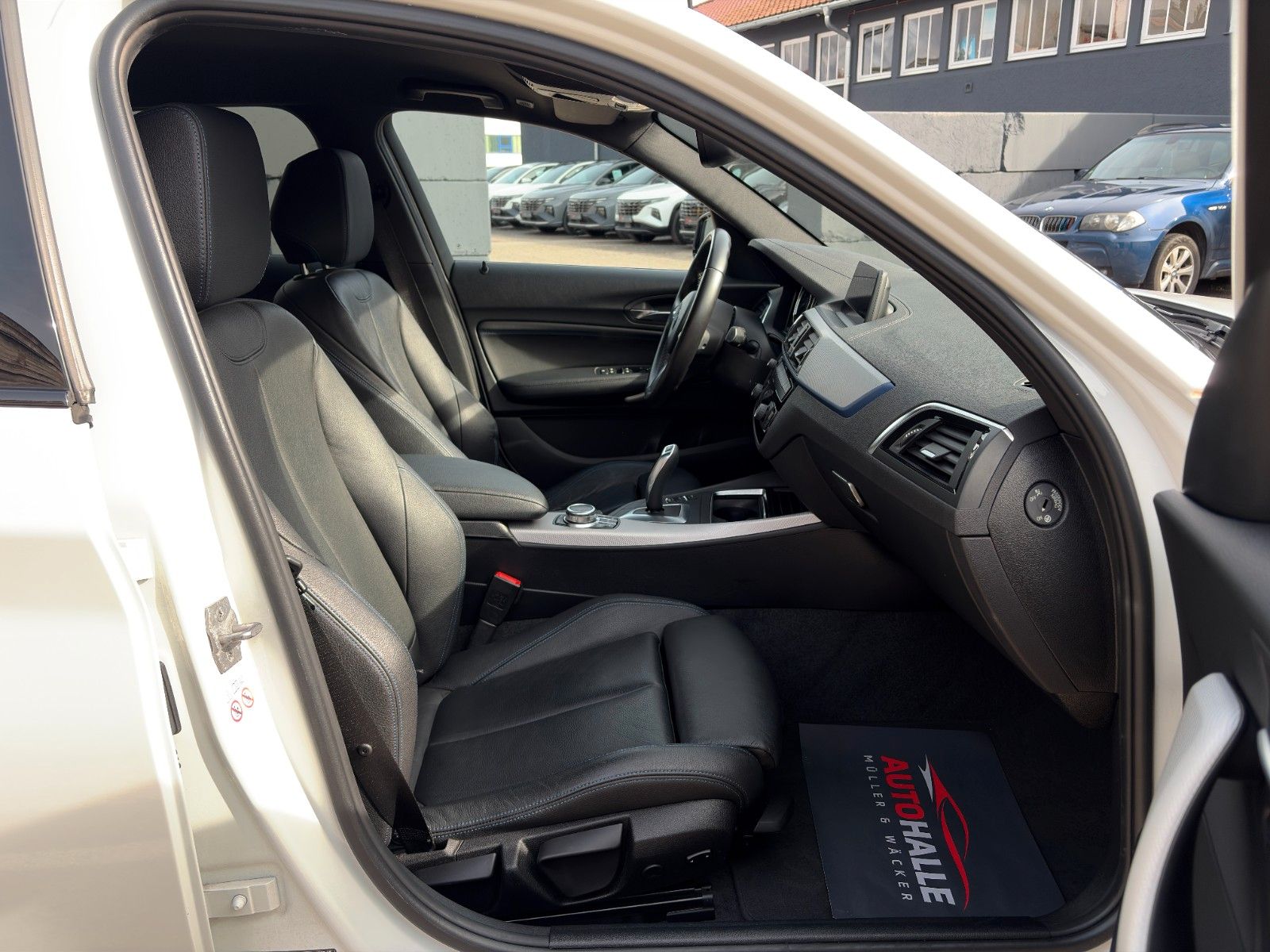 Fahrzeugabbildung BMW 120i M Sport Shadow Aut. SHZ PDC LED Navi TEMP