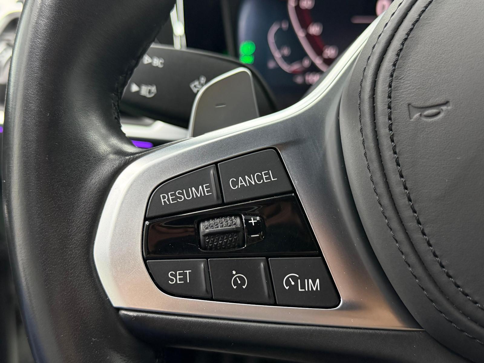 BMW 330i xDrive M-SPORT/HUD/DE-FZG/HiFi/LIVE CO/2.HD