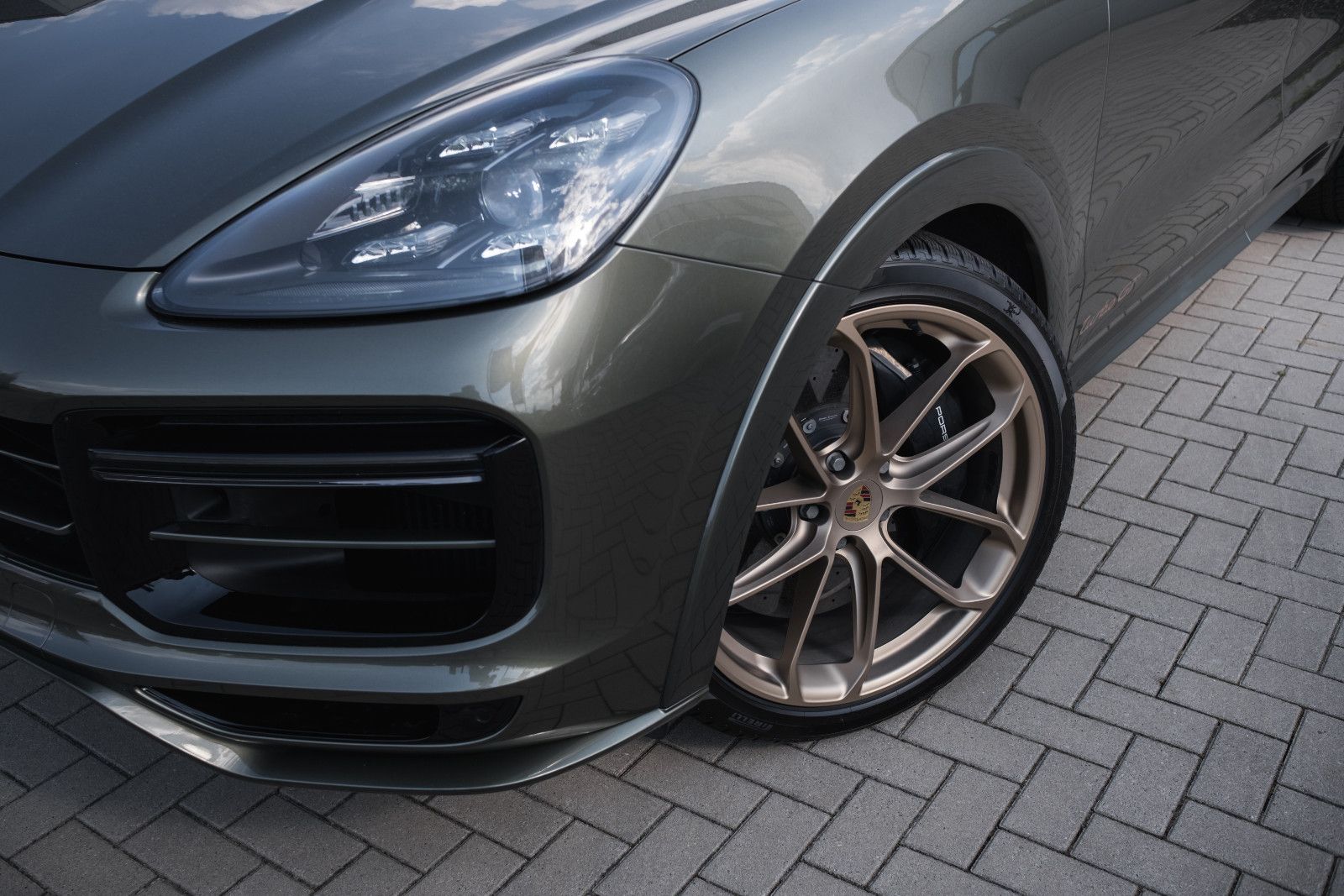 Fahrzeugabbildung Porsche Cayenne Coupe Turbo GT-Burmester-Keramik-1.Hand
