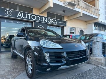Porsche Cayenne - 1