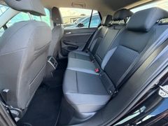 Fahrzeugabbildung Volkswagen Golf VIII Lim. Active eTSI *AHK*LED*TEMP*SHZ*