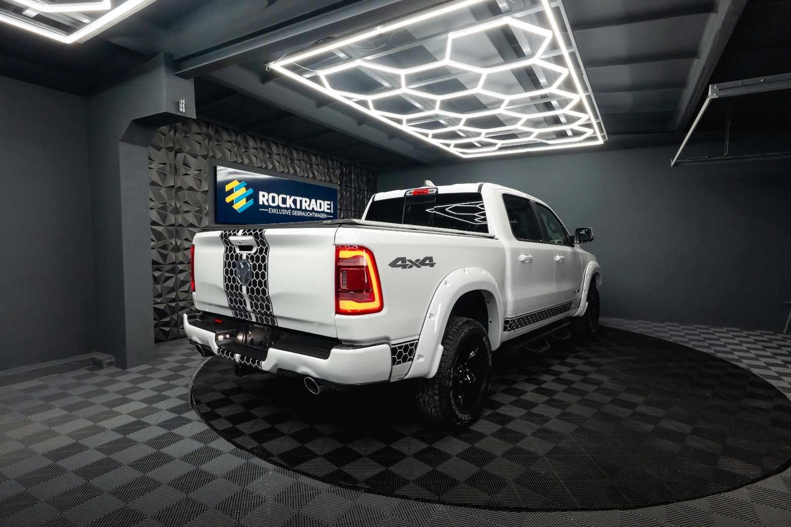 Fahrzeugabbildung Dodge RAM 5.7 V8 HEMI 4x4 OFFROAD Night AXLE LOCK 19%