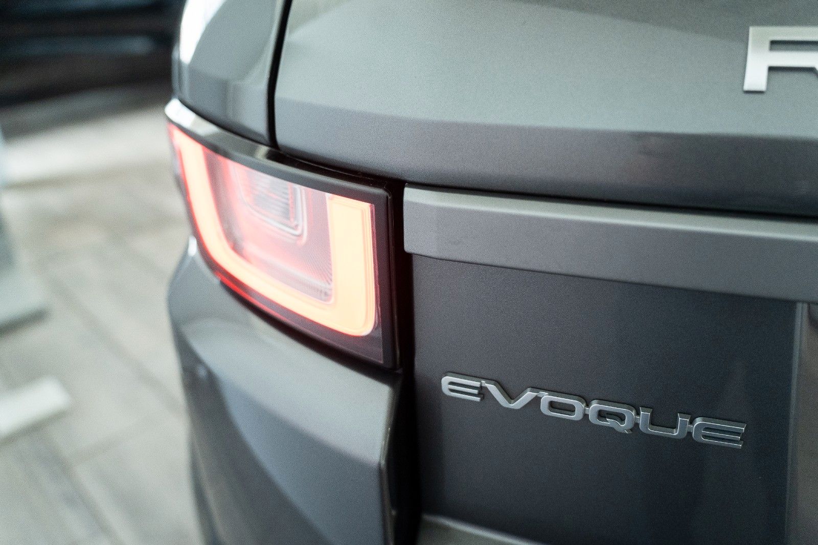 Fahrzeugabbildung Land Rover Range Rover Evoque SE 4x4 AUTOM/PANO/SHZ