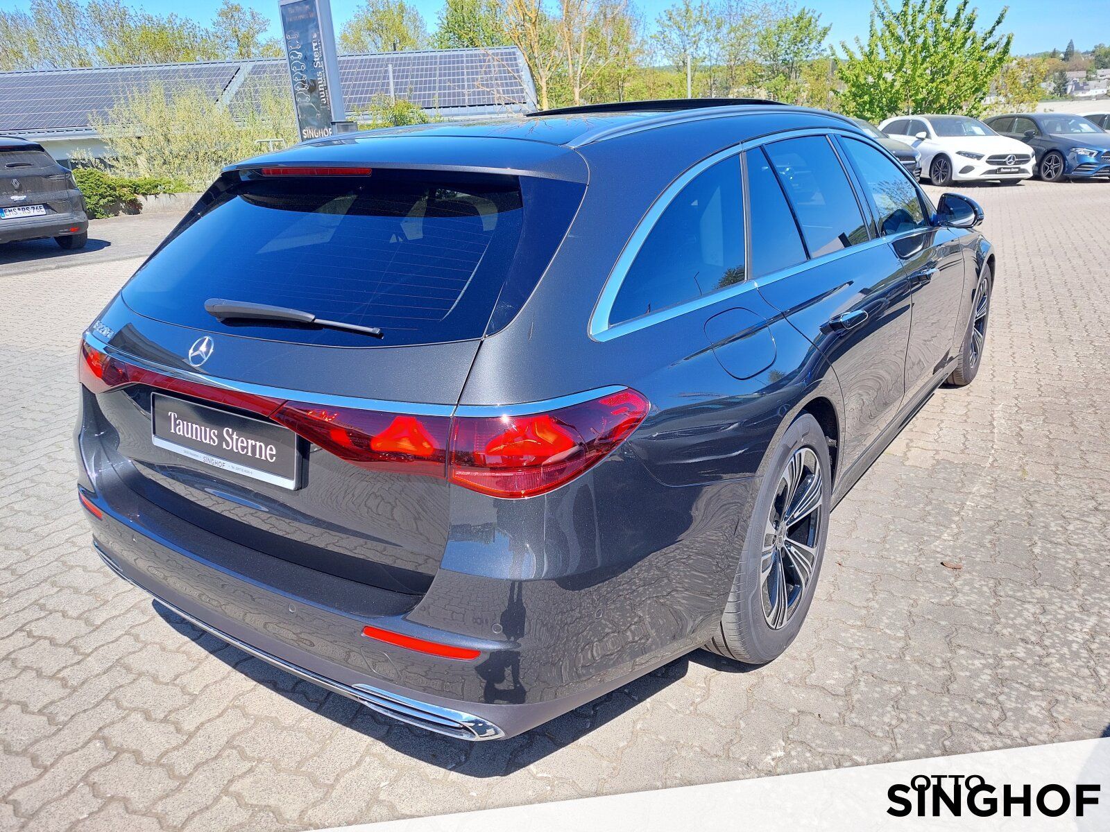 Fahrzeugabbildung Mercedes-Benz E 220 d T Avantgarde +Pano+Digital+Distronic+360
