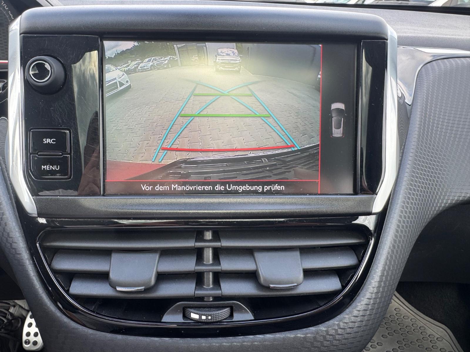 Peugeot 2008 GT-Line 1,2 96 kW /Navi / Panorama-Dach/LED