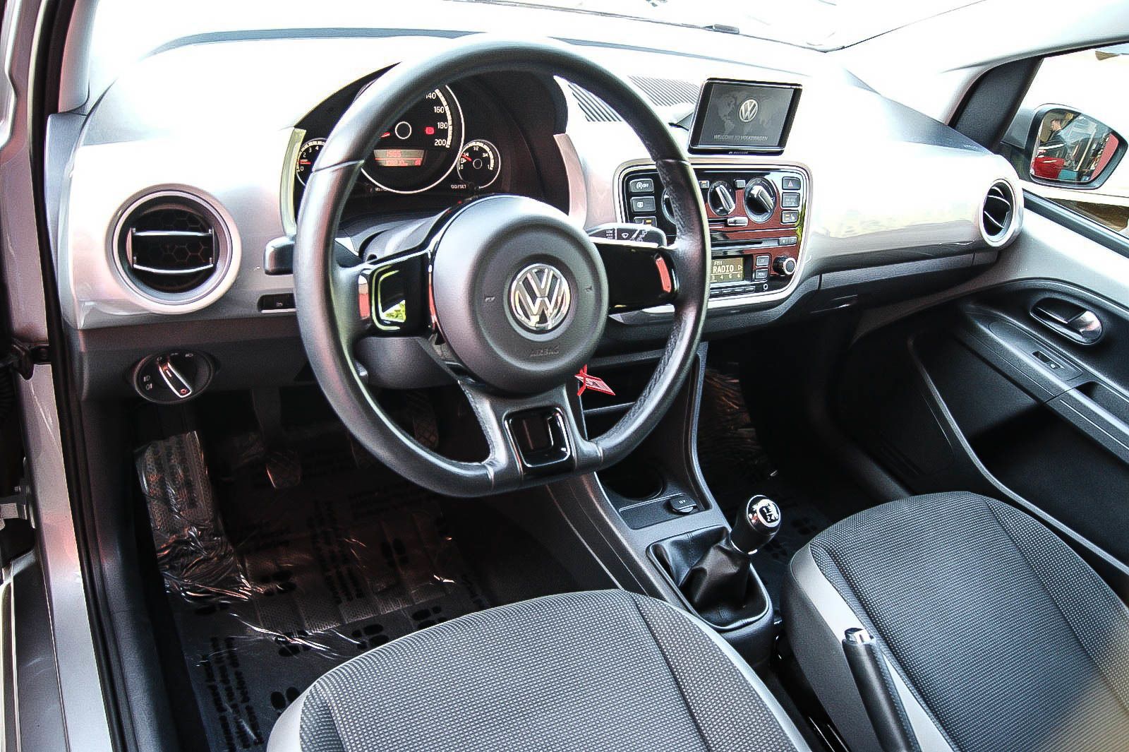 Fahrzeugabbildung Volkswagen up! high up BMT NAVIGATION KLIMA SITZHEIZUNG ALU