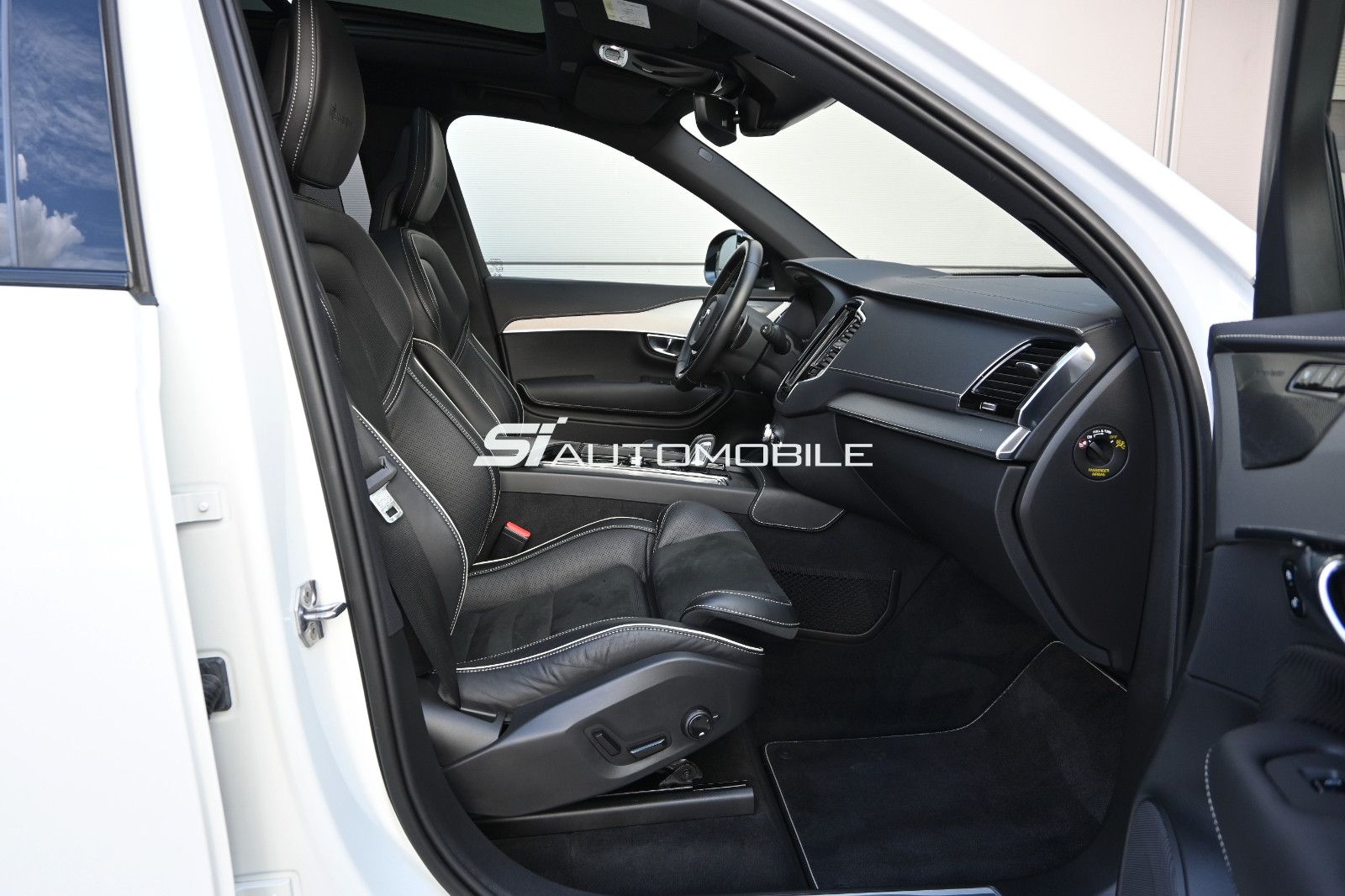 Fahrzeugabbildung Volvo XC90 B5 D AWD R-Design °ACC°AHK°PANO°STANDHEIZ°